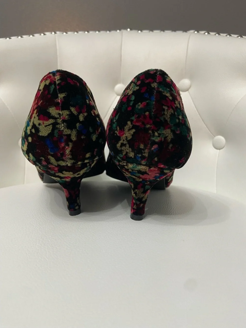 Beautiful BELLINI Bobcat Black Floral Velvet 2.25" Kitten Heel Dark Fairy 11W - Picture 8 of 17